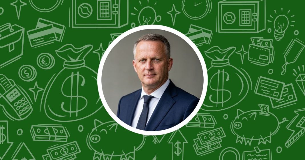 Het vermogen van John van den Brom. Benieuwd? - FInancetijd